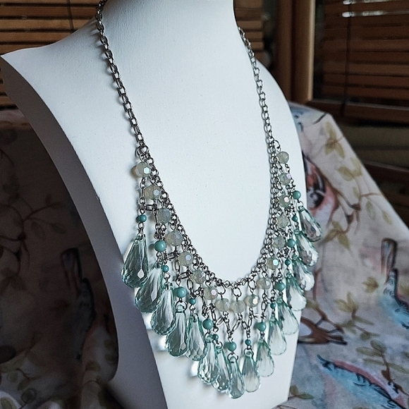 Acrylic Lucite Faceted Teardrop Glass Opaque Seafoam Necklace Silver Tone EUC - Picture 2 of 11